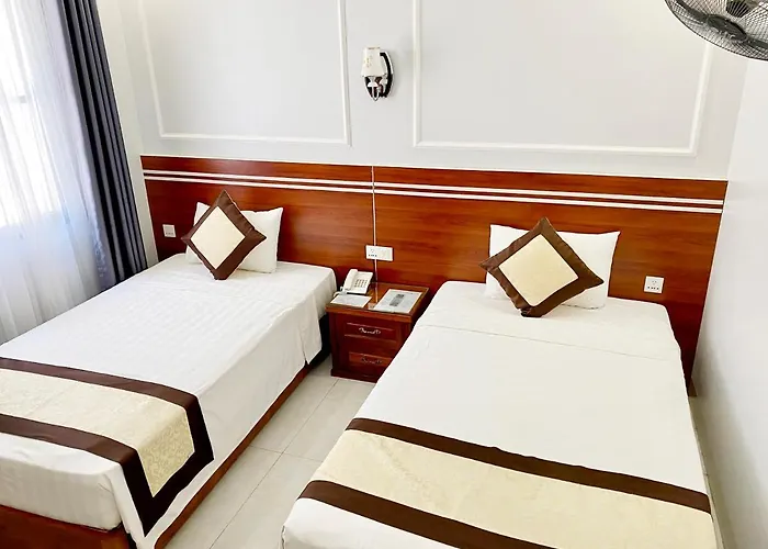 Khách sạn Emerald 3*